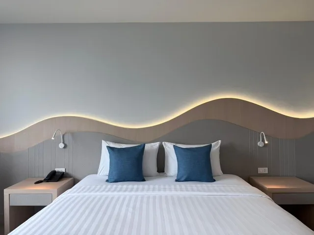 غرفة بريميير ديلوكس بسرير مزدوج، Empress Pattaya Hotel 5/7