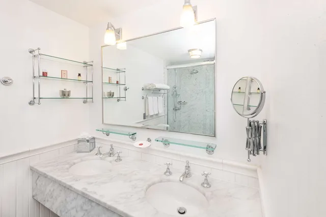 Deluxe King - Los Angeles View، Cameo Beverly Hills, LXR Hotels & Resorts 2/2