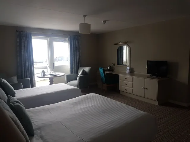 غرفة عائلية بسريرين مزدوجين بإطلالة على البحر، Causeway Hotel 3/5