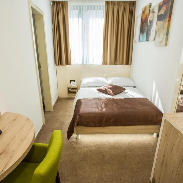 غرفة مفردة، Hotel National 7/10