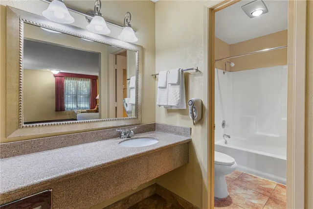 غرفة بسرير كينج، Best Western Pine Springs Inn 4/4