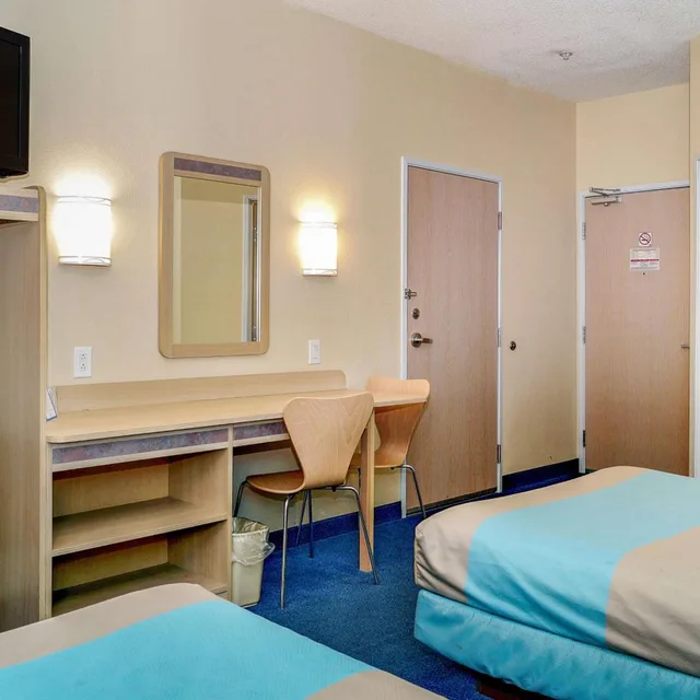 2 Full Beds - Non-Smoking، Motel6 Peterborough, ON 7/9