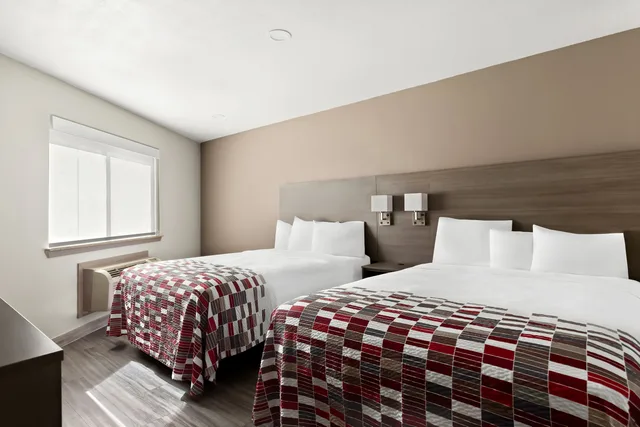 Superior, 1 King and 2 Queen Beds, OYO Hotel Stafford TX I-69 North 2/4