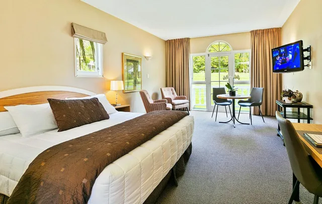 Spa, Studio, Kitchen، Wallaceville Motor Lodge 3/3