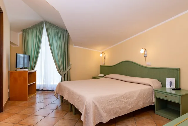 جناح جونيور رباعي بسرير مزدوج وسريرين منفصلين بشرفة، Hotel Ristorante Il Ceppo 1/4