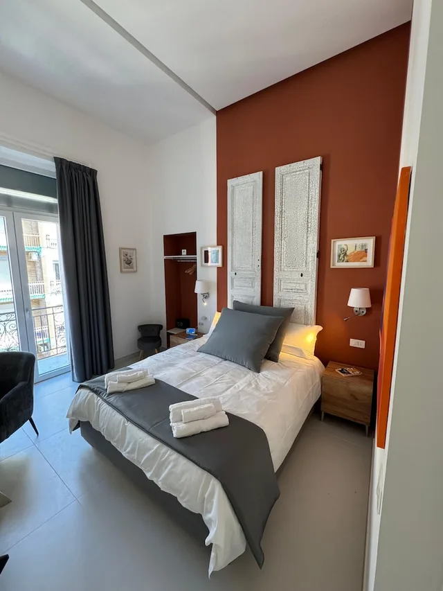غرفة كومفورت بسرير كينج بإطلالة على المدينة بشرفة، Poerio Station Rooms & Apartment 3/10