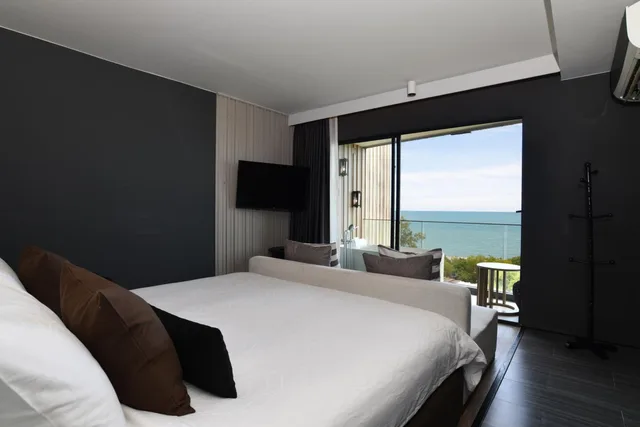 Ocean, Executive, Double Bed, Bayphere Hotel Pattaya JC 4/10
