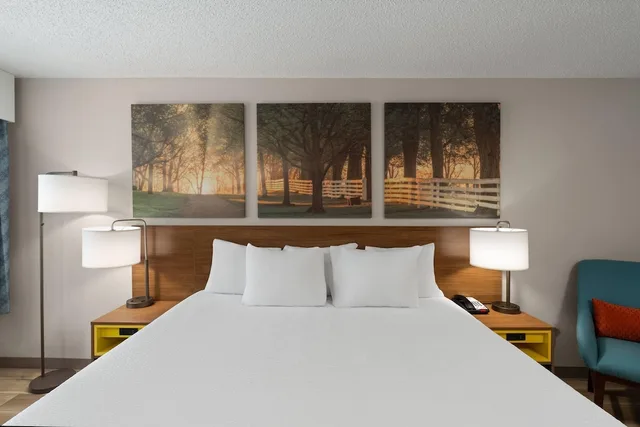 Room, King Bed, Days Inn by Wyndham Clanton, AL 5/7