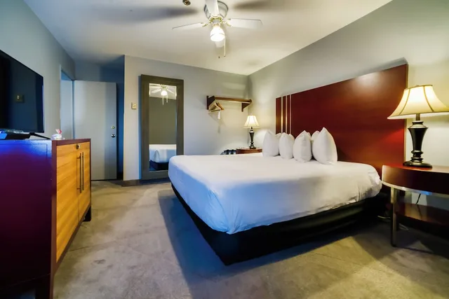 جناح عائلي بسرير كينج وسريرين كوين، Inn At Seaside 1/2