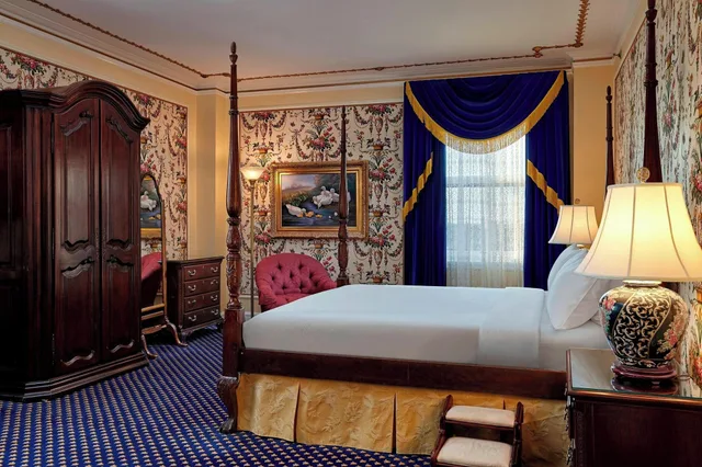 Suite, King Bed, THE HOTEL SASKATCHEWAN, AUTOGRAPH COLLECTION 1/4