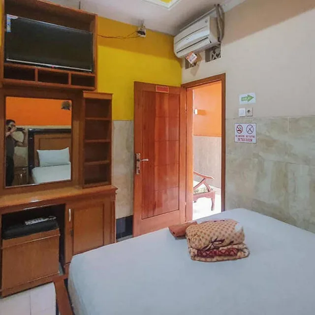 غرفة قياسية بسرير مزدوج، OYO 3727 Homestay Gayatri Sawojajar 3/10