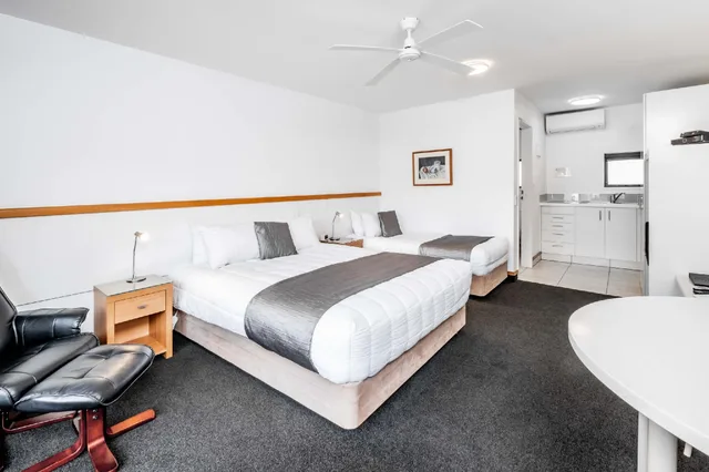 استوديو بسريرين منفصلين، PALMS MOTEL 1/1