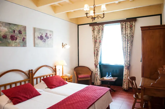 غرفة قياسية بسرير كينج، Hotel Rural Biniarroca - Adults Only 2/2