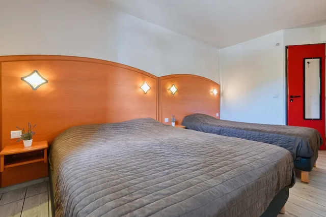 غرفة ثلاثية بسرير كوين وسرير فردي، La Villa Martégale 2/10