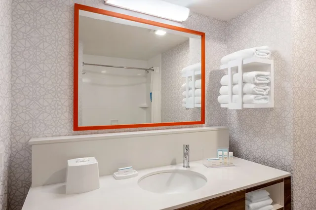 غرفة قياسية بسرير كينج لذوي الإعاقة، Hampton Inn Commercial Blvd Ft Lauderdale 4/5