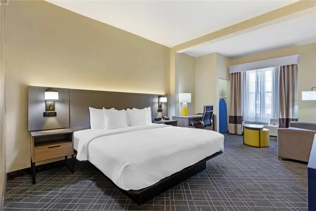 غرفة بسرير كينج لذوي الإعاقة، Comfort Suites Hanes Mall 2/4