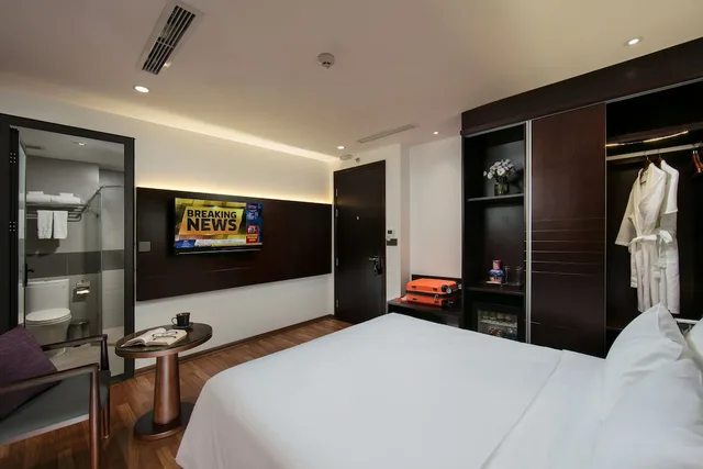 غرفة ديلوكس بسرير كوين بإطلالة على الفناء، Hanoi Fiesta Hotel & Spa 1/1