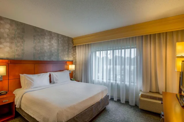 room, 2 queen beds, Courtyard Greensboro Airport 1/10