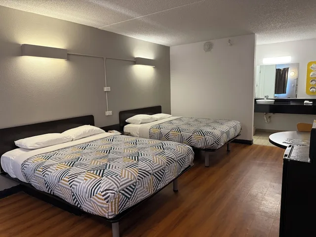 Standard, 2 Queen Beds, Motel6 Joliet, IL - I-80 1/10