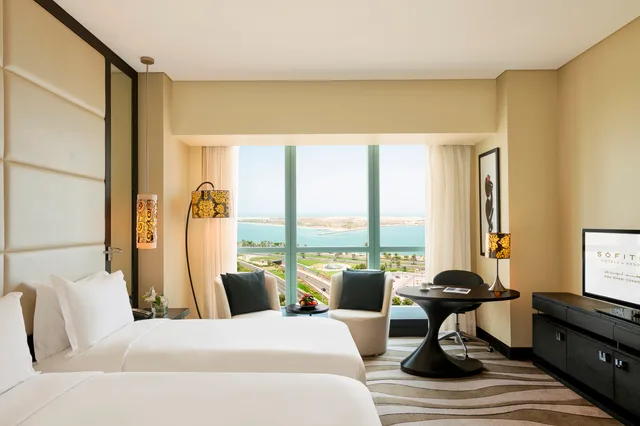غرفة كلوب بسريرين منفصلين، Sofitel Abu Dhabi Corniche 3/6
