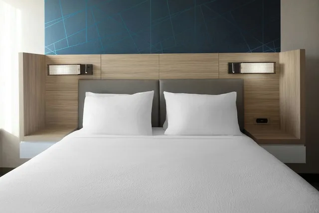 جناح بسرير كينج مع سرير سحّاب إضافي، Springhill Suites By Marriott Raleigh Garner 1/5