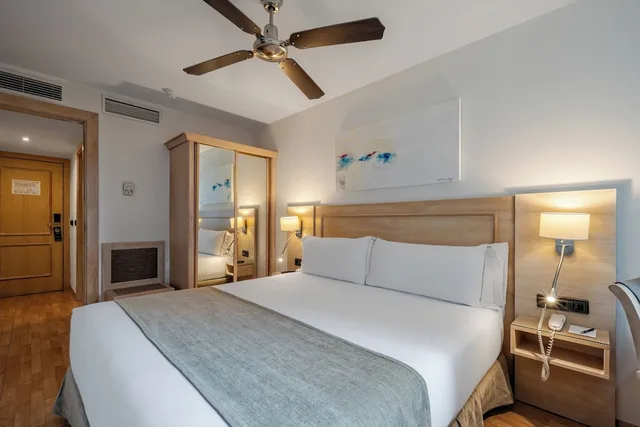 Standard, Queen Bed, Luze Castellana Hotel 8/10