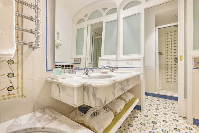 جناح استوديو بسريرين منفصلين بإطلالة جزئية على البحر بجاكوزي، Grand Hotel Capodimonte 4/4