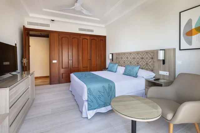 غرفة بشرفة مفردة بسرير كينج، Hotel Riu Madeira 7/9