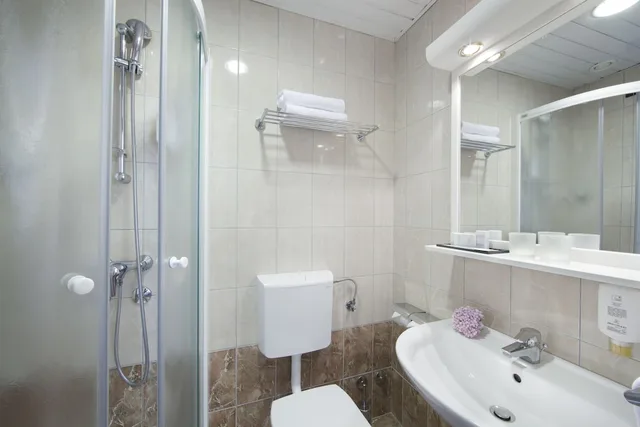 غرفة بسرير كوين، Hotel Kristal 4/4