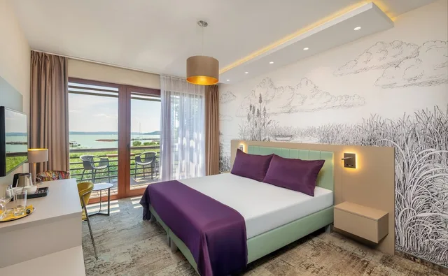 غرفة بريميوم بسريرين منفصلين بإطلالة على البحيرة، Silver Resort Balatonfüred 1/3