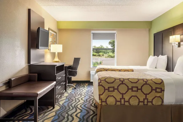 Standard, 2 Queen Beds, Baymont By Wyndham Georgetown 4/7