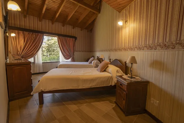 غرفة قياسية بسريرين منفصلين بإطلالة على البحيرة، Hosteria El Condado 5/7