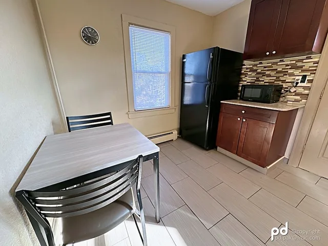 شقة بريميوم بسرير فردي وسرير كوين بغرفة نوم واحدة مع أريكة بمطبخ، Travel Inn and Suites Flemington 2/7