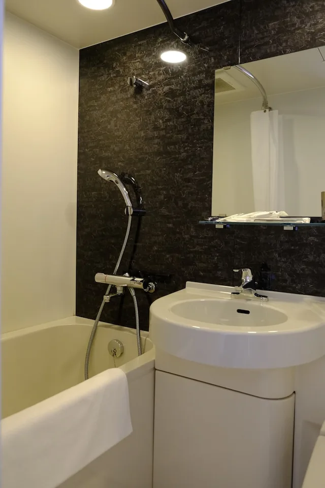 غرفة قياسية بسرير كوين، Garner Osaka Honmachi Station, an IHG Hotel 5/7