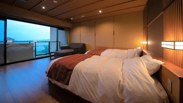 Western, Twin Beds, Lake View, Biwako Hanakaido 1/2