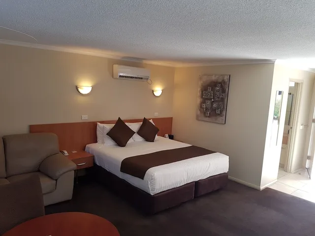 غرفة ديلوكس بسرير كينج في طابق مرتفع، Best Western Chaffey International Motor Inn 1/7
