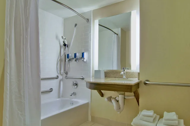 غرفة بسرير كينج، Four Points by Sheraton Nashville Airport 2/2