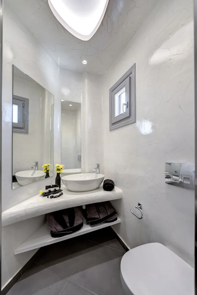 جناح بسرير كوين بجاكوزي، Evgenia Villas Amp Suites 7/7