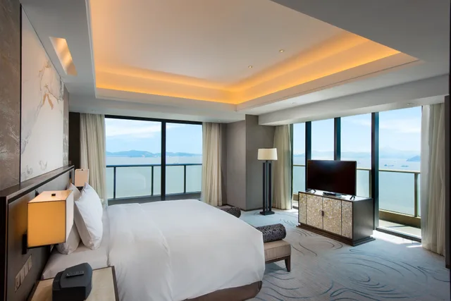 جناح ديلوكس تنفيذي بسرير كينج، Hilton Zhoushan 1/5