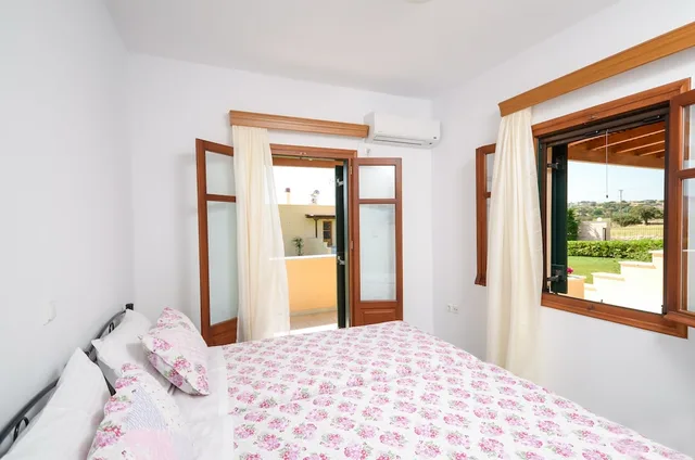 كوخ كومفورت بسريرين منفصلين وسريرين مزدوجين بـ3 غرف نوم مع أريكة، Naxos Cottage 2/5
