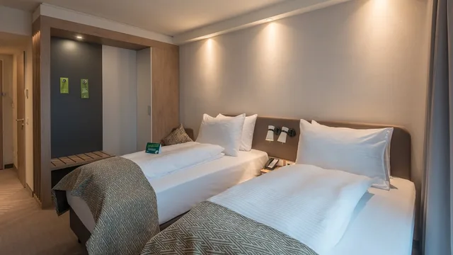 Standard, Twin Beds, Holiday Inn Hamburg Berliner Tor 2/5