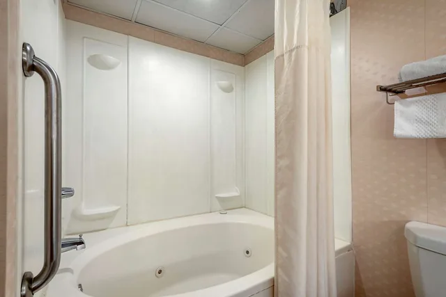 جناح بسرير كينج، Quality Inn Montgomeryville-Philadelphia 3/3