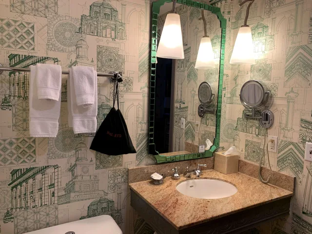 جناح بسرير كوين، Royal Sonesta Portland Downtown 2/3