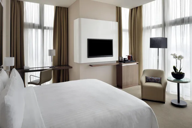 غرفة تنفيذية بسرير كينج بإطلالة على المدينة، Istanbul Marriott Hotel Sisli 1/3