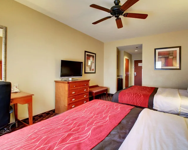 غرفة بسريرين كوين، Comfort Inn & Suites Clinton - Jackson West 2/5