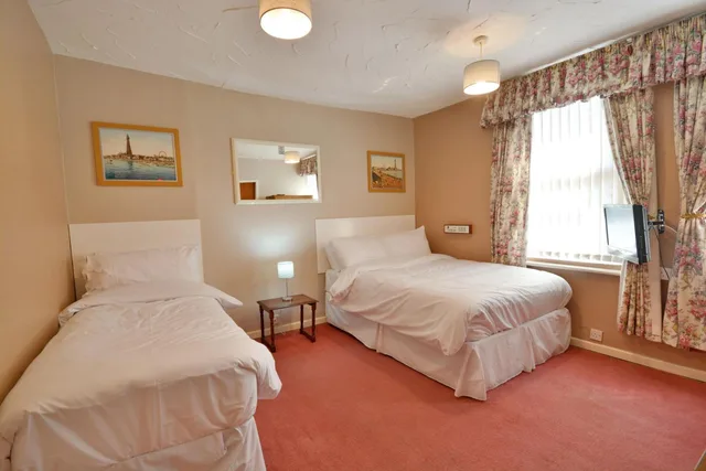غرفة ثلاثية، Royal Oakwell Hotel 6/10