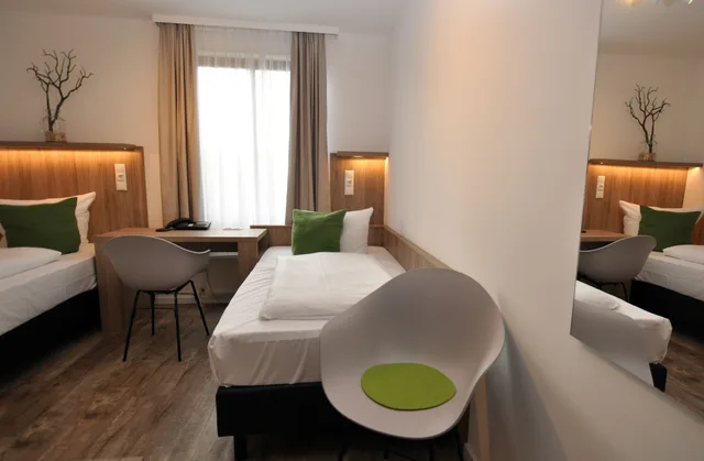 City, Twin Beds، GOLDEN LEAF PERLACH ALLEE HOF 4/6