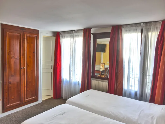 غرفة بسريرين منفصلين، Touring Hotel 1/3