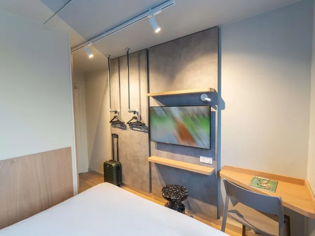 غرفة ثلاثية بسرير مزدوج وسرير بطابقين، Ibis Budget Rennes Cesson 6/10