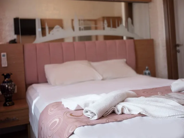 غرفة اقتصادية بسرير كوين، Megaron Hotel 2/7